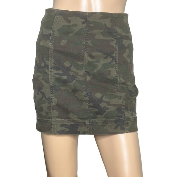 Tinseltown camo mini skirt, NWT, size 1 - Picture 1 of 7